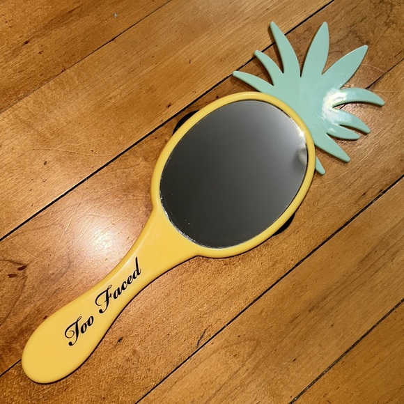 Too Faced Limited Edition Lookin' Fine-Apple Pineapple Handheld Mirror - Picture 4 of 4